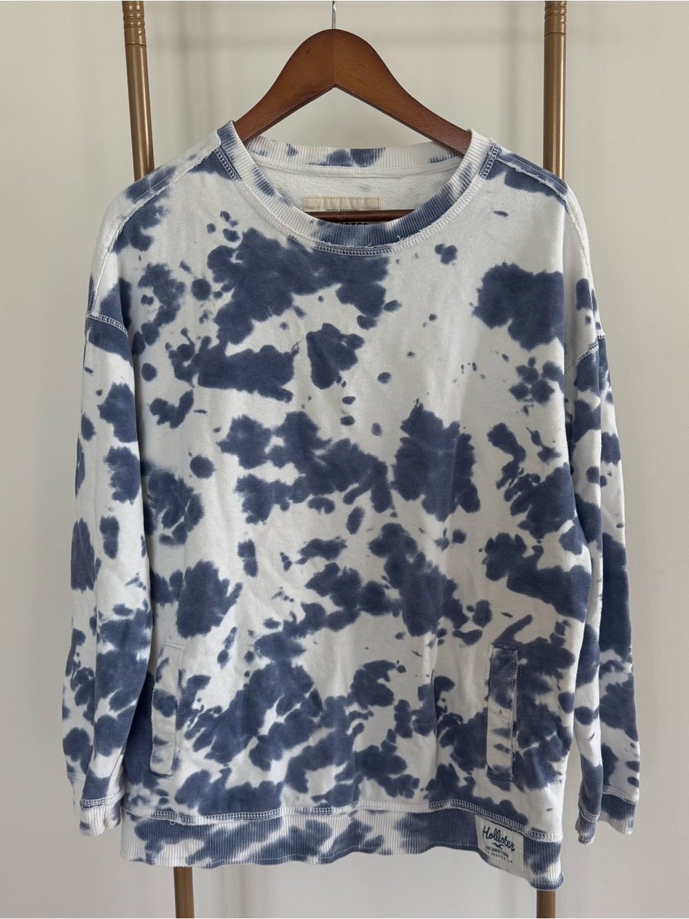Hollister White and Navy Tie-Dye Fleece Crewneck